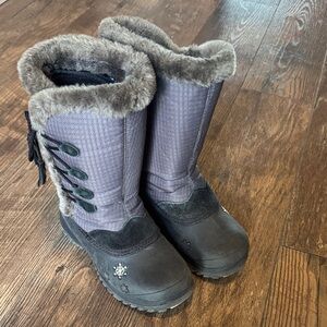 Baffin Kids Boots in Gray and Black